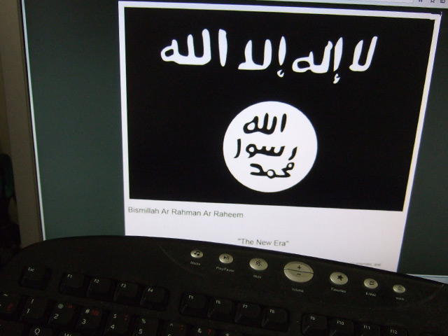 В интернете обнаружено заявление, сделанное от имени террористической группировка "Исламское государство" (ИГ), о том, что на территории США находится 71 боевик, "готовый к проведению атак"