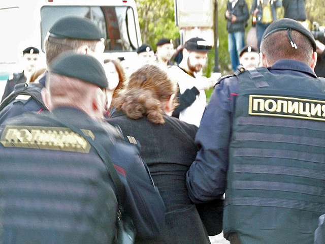 Шесть участников несанкционированной акции оппозиции, задержанных накануне на Болотной площади в Москве, привлечены к административной ответственности, остальные отпущены после профилактической беседы