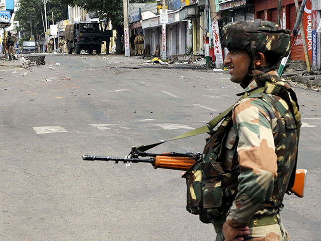 В Индии боевики-маоисты взяли в заложники 200 человек, собиравшихся на встречу с премьером