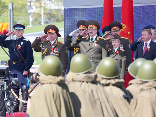 Лукашенко принял парад Победы и заявил о готовности отразить любую внешнюю агрессию