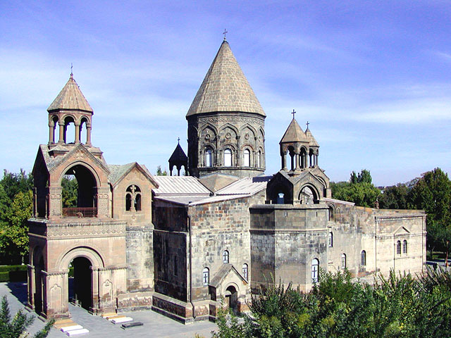 Эчмиадзин - духовный центр Армянской апостольской церкви - обратится в судебные органы Турции с иском о возврате имущества, конфискованного в годы геноцида армян