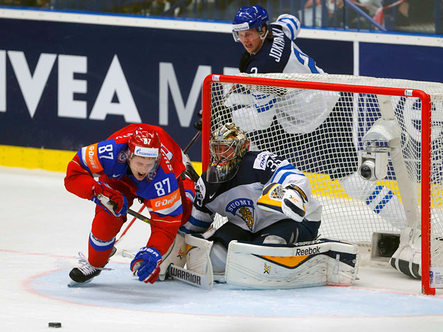Сборная России по буллитам проиграла команде Финляндии в матче последнего тура предварительного раунда чемпионата мира по хоккею, который проходит в эти дни в Чехии