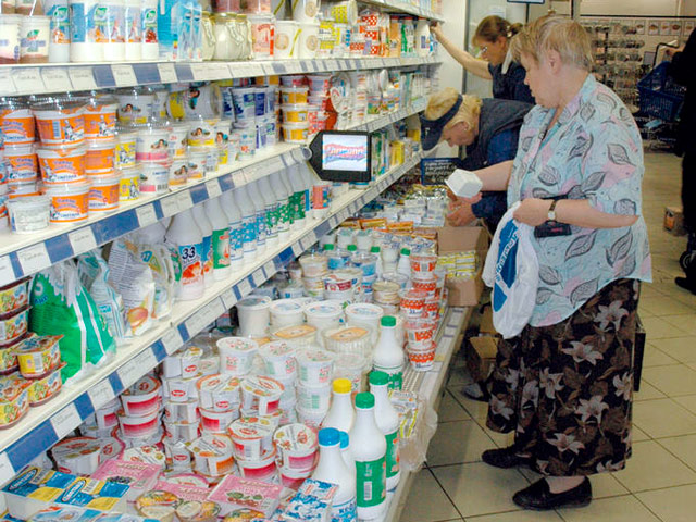 Из-за продуктового эмбарго Россию наводнили фальшивые молочные продукты из пальмового масла