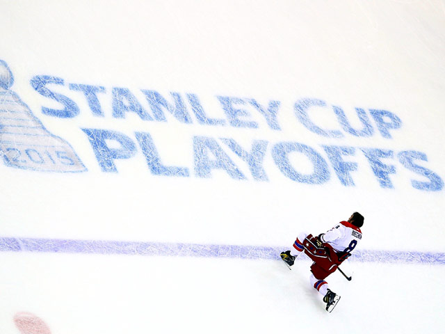 Клуб НХЛ "Нью-Йорк Рейнджерс" на своем льду одержал победу над "Вашингтоном" в седьмом, решающем матче четвертьфинальной серии розыгрыша Кубка Стэнли и освободил для сборной России по хоккею форварда столичной команды Александра Овечкина