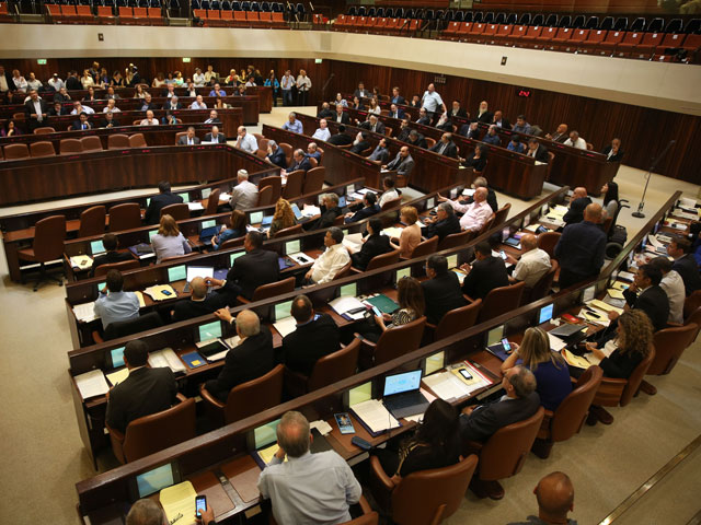 В Израиле привели к присяге членов 34 правительства страны, которое состоит из 19 министров, двух "министров без портфелей" и четырех замминистров