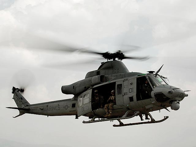 Все восемь человек, находившихся на борту разбившегося в Непале американского военного вертолета UH-1Y Hueys, погибли, сообщает Reuters. Основная версия крушения - техническая неисправность топливной системы