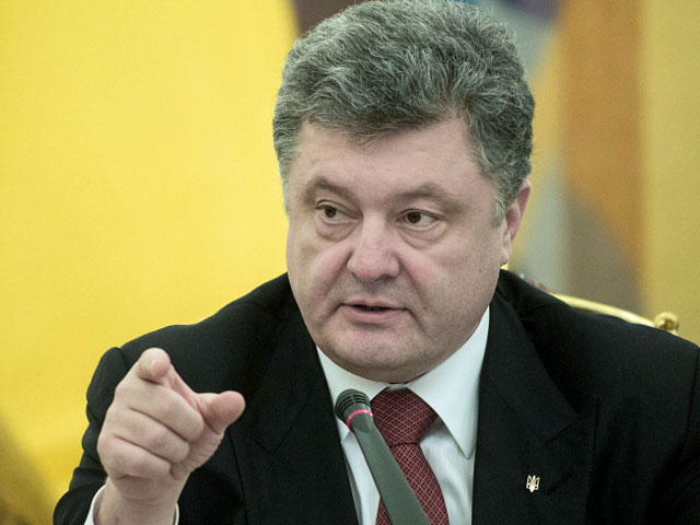 Президент Украины Петр Порошенко подписал законы о декоммунизации