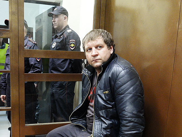 Симоновский суд Москвы во вторник признал известного бойца смешанных боевых искусств Александра Емельяненко виновным в насильственных действиях сексуального характера