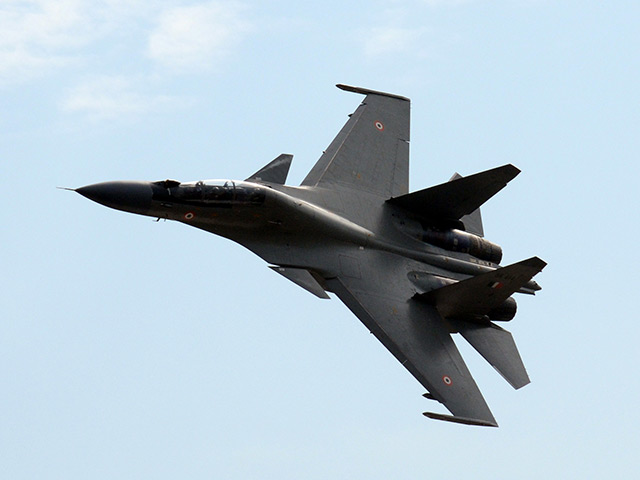 Истребитель Су-30МКИ потерпел крушение в ходе тренировочного полета в индийском штате Ассам в 35 км от города Тезпур утром в понедельник, 18 мая