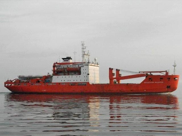 Российское судно "Академик Федоров" с 300 тоннами мусора и отходов на борту вернулось из Антарктиды в Санкт-Петербург. На разгрузку научно-экспедиционного дизель-электрохода уйдет около трех дней