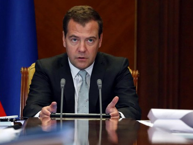 Премьер-министр Дмитрий Медведев поручил проработать вопрос о целесообразности изменения порядка и условий выплаты страхового возмещения по банковским вкладам