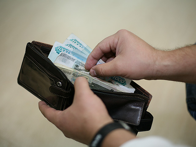 Заработная плата россиян в реальном выражении уменьшится по результатам 2015 года на 9,8%