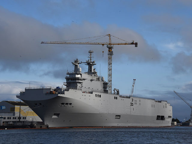 В Париже подумывают об использовании предназначавшихся для России кораблей Mistral для спасения мигрантов