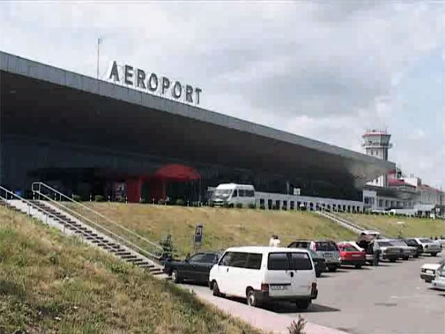 Российского военнослужащего-контрактника задержали в аэропорту Кишинева сотрудники пограничной полиции совместно с работниками Службы информации и безопасности (SIS) Молдавии