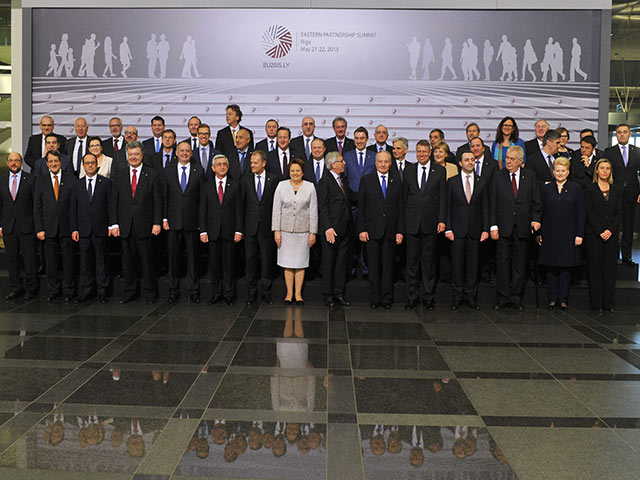 Саммит "Восточного партнерства" в Риге завершился подписанием итогового документа, содержащего термин "аннексия Крыма"