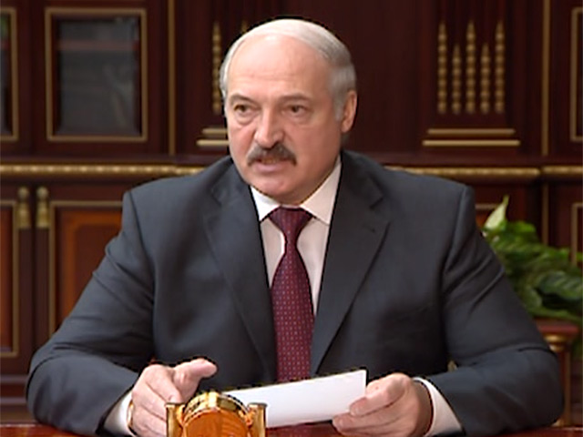 "Да никто даже не знает, какая у них численность. Оппозиционные партии лучше не слушать, слишком они далеки от народа", - заявил Лукашенко