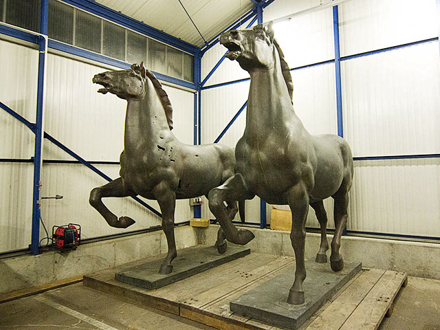 В Германии найдены скульптуры "лошадей Гитлера": ни хозяин, ни художественное значение, ни стоимость не известны