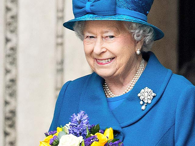 Королева Елизавета II не помогла фанату "Арсенала" приобрести билет на футбол