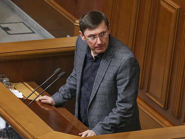 На Украине руководитель парламентской фракции "Блок Петра Порошенко" Юрий Луценко не исключает проведения референдума о статусе Донбасса