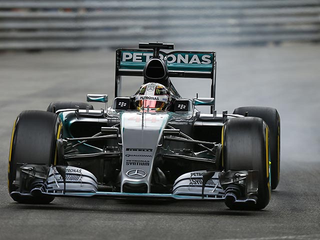 Британский пилот команды "Формулы-1" "Мерседес" Льюис Хэмилтон победил в квалификации на Гран-при Монако. Действующий чемпион мира показал время 1 минута 15,098 секунды