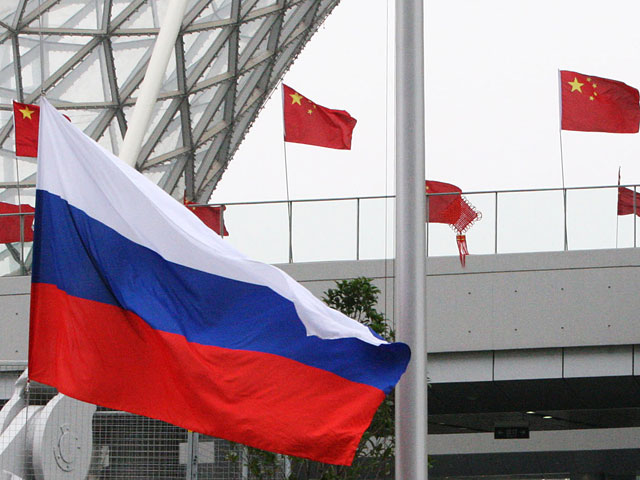 Россия и Китай договорились сообща противодействовать "цветным революциям", попыткам вмешательства в дела суверенных государств и односторонним экономическим санкциям, говорится в сообщении на сайте СовБеза РФ