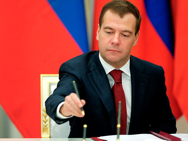 Премьер-министр РФ Дмитрий Медведев подписал распоряжение о распределении в 2015 году субсидий ведущим университетам России в целях повышения их конкурентоспособности среди ведущих мировых научно-образовательных центров