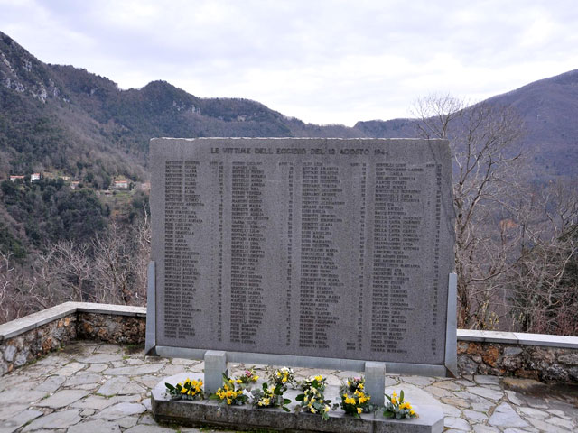 16-я танково-гренадерская дивизия несет ответственность за резню в тосканской деревне Сант'Анна ди Стаццема 12 августа 1944 года. Тогда погибли сотни людей, включая женщин и детей