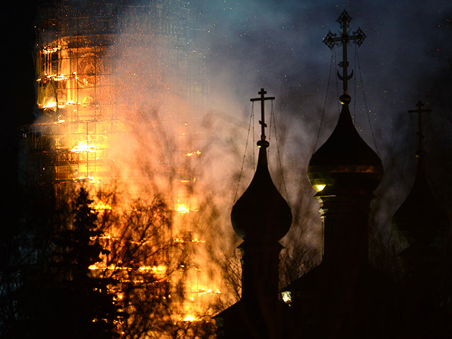 Причиной возгорания колокольни Новодевичьего монастыря в Москве в марте этого года мог стать "небесный (китайский) фонарик"