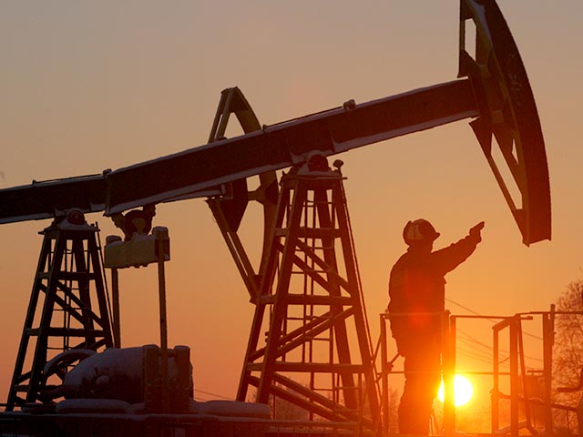 Росстат и ФТС: Россия стала зарабатывать на нефти почти вдвое меньше, чем год назад