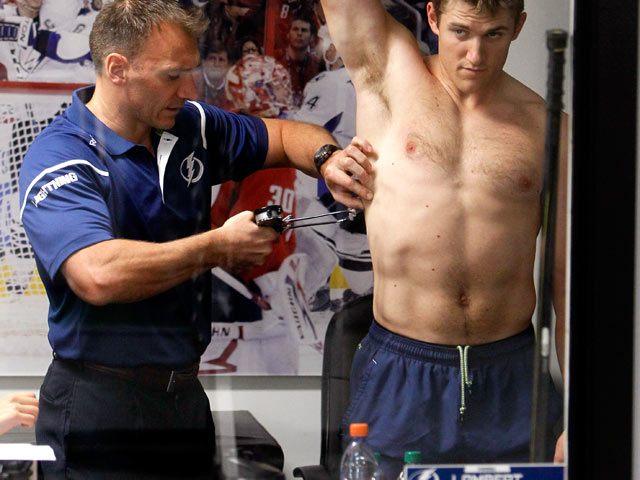 У новичков НХЛ будут измерять жировую прослойку