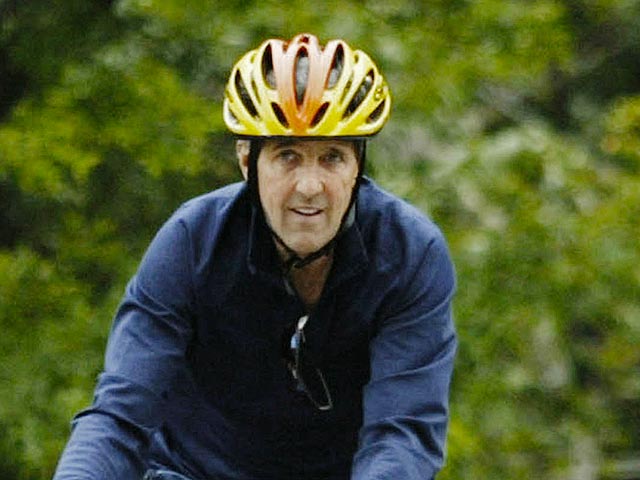 Госсекретарь США Джон Керри попал в больницу после ДТП во время велосипедной прогулки около французского города Сьензье
