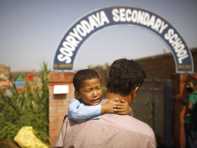 В Непале вновь открываются тысячи школ, поврежденные в апреле в результате мощного землетрясения