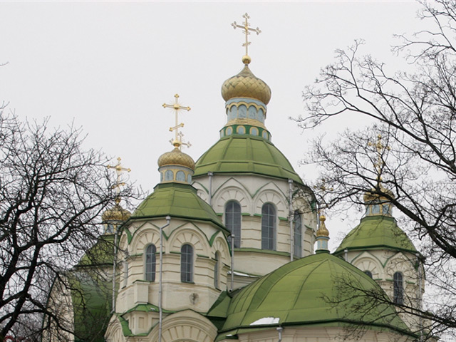 Авторы письма, которое подписали более 900 жителей ряда сел региона, привели факты силовых захватов храмов, указав на то, что с прошлого года церковные общины "атакуют представители так называемого Киевского патриархата"
