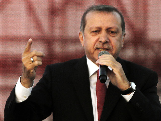 Президент Турции Реджеп Тайип Эрдоган пообещал уйти отставку, если лидер главной оппозиционной партии сумеет обнаружить хоть одно золотое сиденье для унитаза в новом президентском дворце