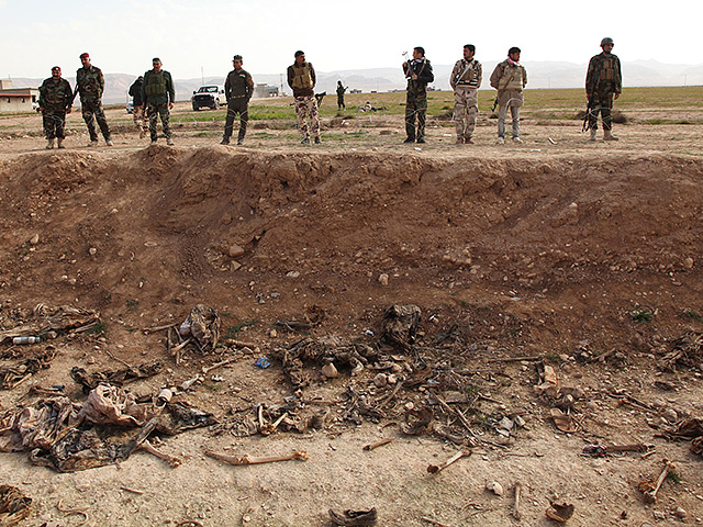 Массовое захоронение курдов-езидов обнаружено на севере Ирака. В могиле возле села Аль-Джадаа в провинции Найнава на севере Ирака захоронены останки 80 человек разного возраста