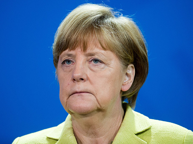 "Кто бы мог представить, что через 25 лет после окончания холодной войны мировой порядок в Европе будет нарушен аннексией Крыма", - пишет Меркель в статье