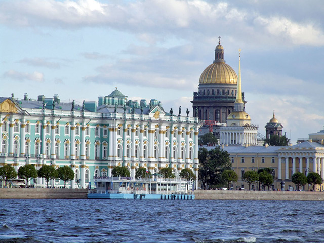 Джон Токолиш уже более 20 лет живет в Петербурге. У него есть квартира на набережной Крюкова канала с видом на Никольский собор. С 98 года Токолиш входит в клуб друзей Эрмитажа