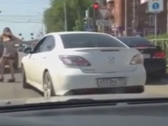 Пермская автоледи "со связями в МВД" избила после ДТП женщину на глазах у ее детей 