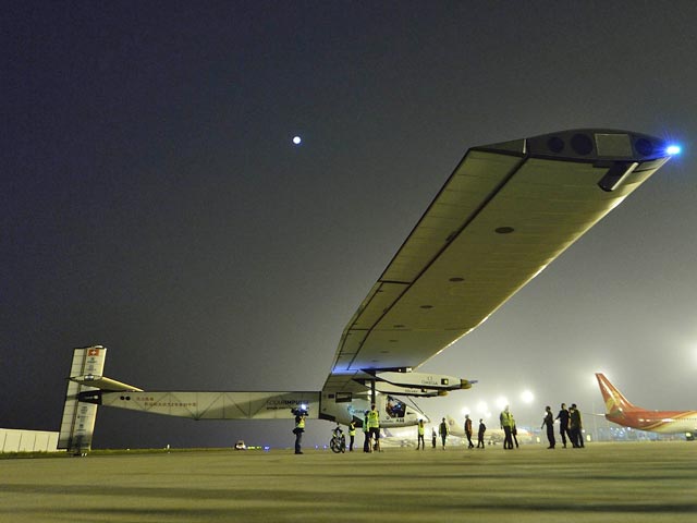 Уникальный самолет на солнечных батареях Solar Impulse 2, совершающий кругосветное путешествие без использования топлива, пробудет в японском городе Нагоя семь дней, чтобы устранить поломки