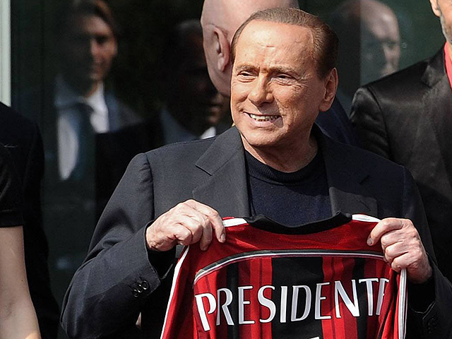 Президент итальянского футбольного клуба "Милан" Сильвио Берлускони отклонил предложение бизнесмена из Таиланда Би Тайчаубола о продаже 100% акций "Милана" за сумму около 1 миллиарда евро