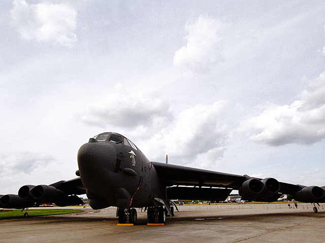 Три бомбардировщика В-52 ВВС США прибыли на базу Farword в Великобритании для участия в учениях НАТО, которые пройдут, в том числе, и у западных границ России в небе над Балтийским морем