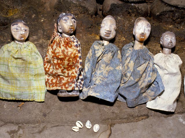 В Испании банда сутенеров превращала африканских женщин в секс-рабынь с помощью ритуалов вуду