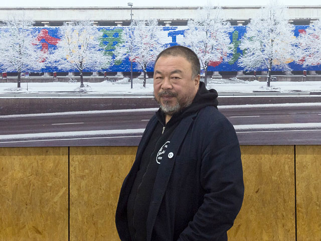 Опальный китайский художник-диссидент Ай Вэйвэй, которому с 2011 года запрещено покидать пределы своей страны, впервые открыл персональную выставку под своим именем в Китае