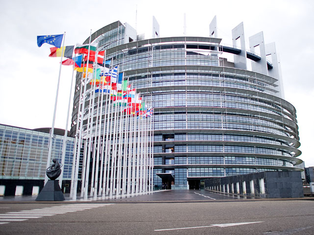 Европейский парламент на пленарной сессии в Страсбурге в среду принял резолюцию об отношениях ЕС с Россией