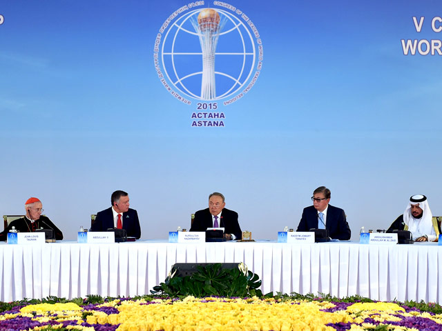 Президент Казахстана на межрелигиозном форуме предложил открыть Музей мира и согласия