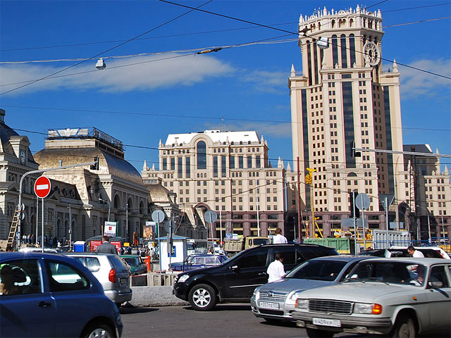 Участников банды, подозреваемых в совершении в течение полутора лет более 20 разбойных нападений на перевозчиков денег, задержали 10 июня на площади Павелецкого вокзала
