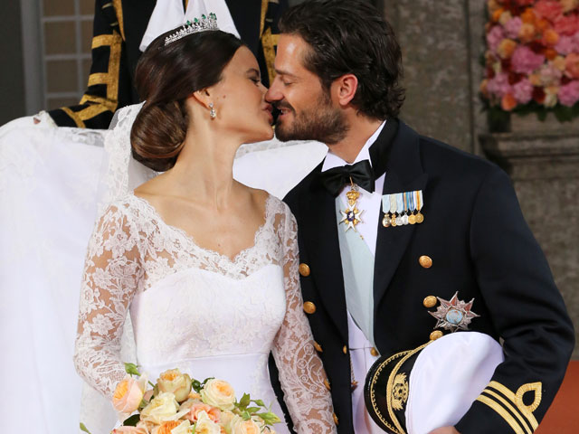 В столице Швеции Стокгольме состоялось бракосочетание единственного сына шведского короля принца Карла Филиппа и его избранницы Софии Хелльквист - бывшей звезды шведского реалити-шоу