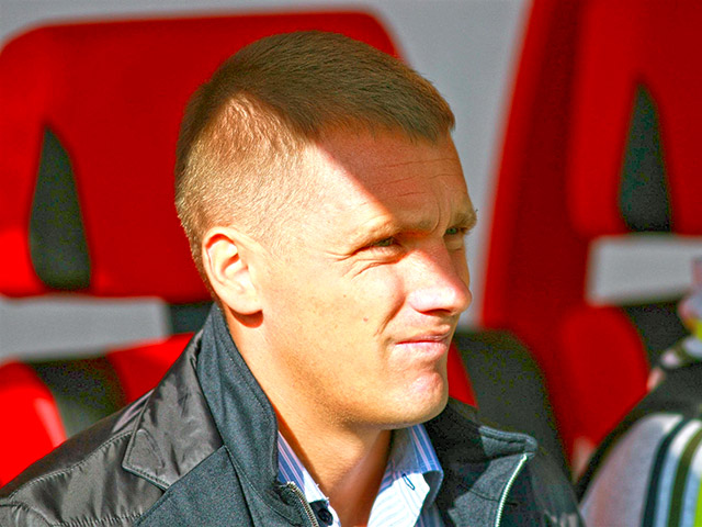 Новым главным тренером екатеринбургского футбольного клуба "Урала" стал известный белорусский специалист Виктор Гончаренко