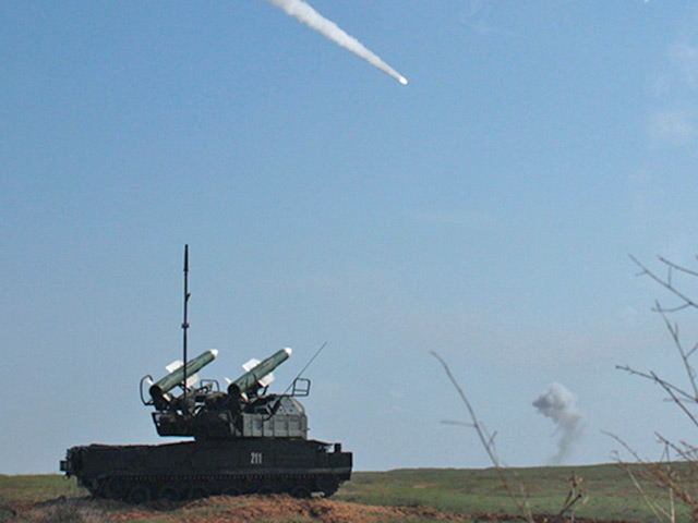 В Объединенной приборостроительной корпорации (ОПК), входящей в "Ростех", объявили о создании уникальной "СВЧ-пушки" для российской армии - сверхвысокочастотного оборудования для зенитно-ракетного комплекса "Бук"