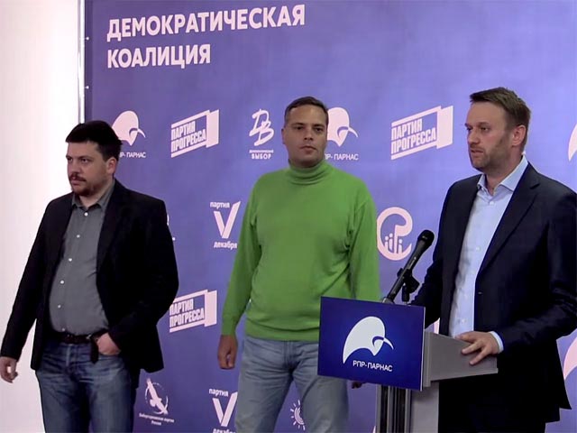Оппозиционер Алексей Навальный на своем сайте указал, что на праймериз проголосовали 1104 избирателя, и этот результат оппозиционер оценил как хороший. "Демократия работает"